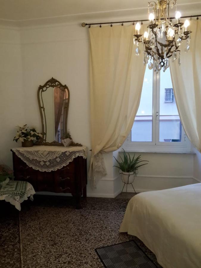 Appartamento In Centro Zona Fiera,Davanti Al Galliera Genua Exteriör bild