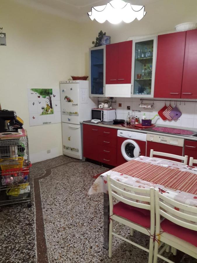 Appartamento In Centro Zona Fiera,Davanti Al Galliera Genua Exteriör bild