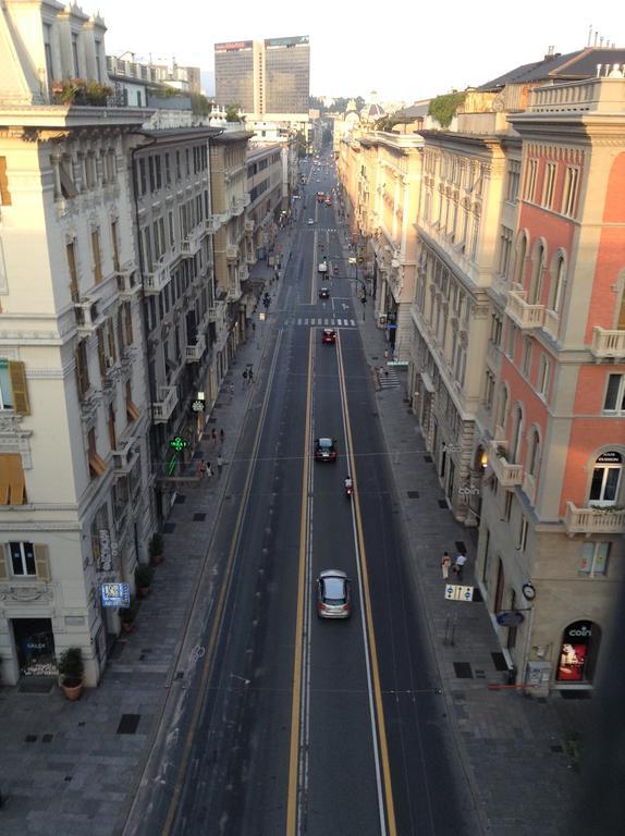 Appartamento In Centro Zona Fiera,Davanti Al Galliera Genua Exteriör bild