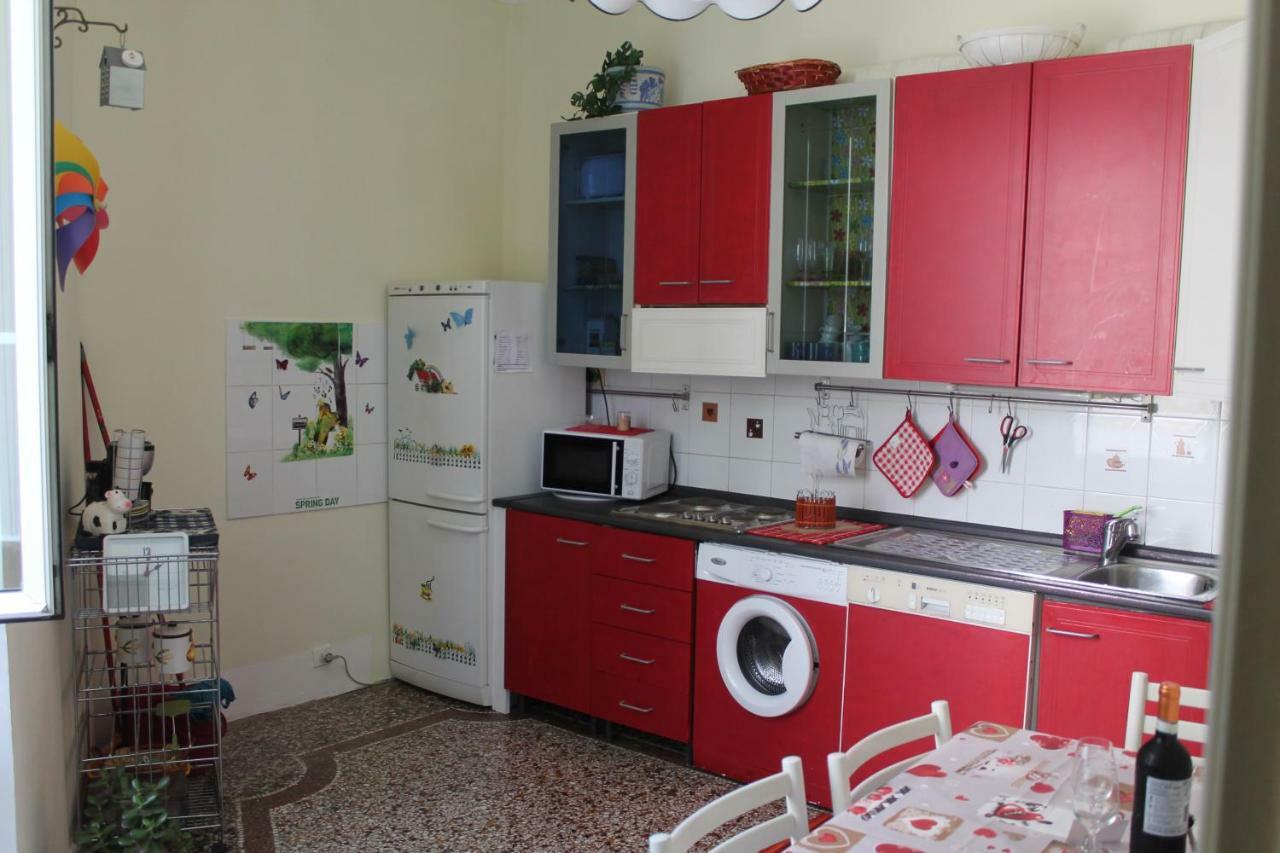 Appartamento In Centro Zona Fiera,Davanti Al Galliera Genua Exteriör bild