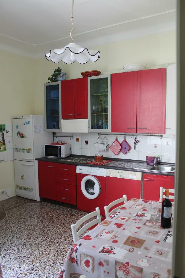 Appartamento In Centro Zona Fiera,Davanti Al Galliera Genua Exteriör bild