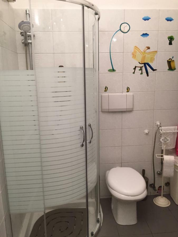 Appartamento In Centro Zona Fiera,Davanti Al Galliera Genua Exteriör bild